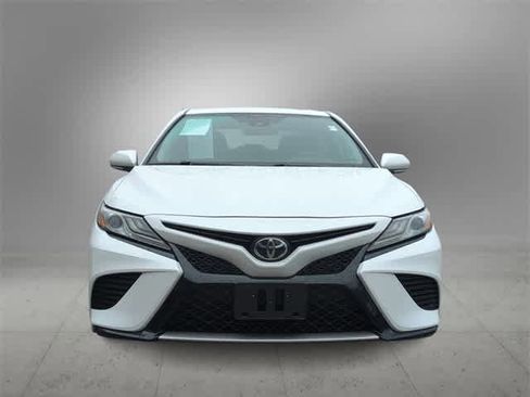 Used 2019 Toyota Camry XSE image 3