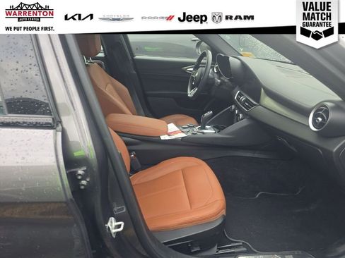 Used 2024 Alfa Romeo Giulia Ti AWD/4WD image 12