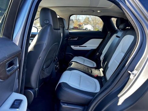 Used 2017 Jaguar F-PACE R-Sport image 17
