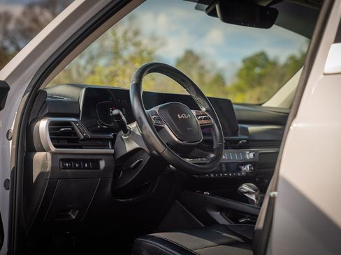 Used 2023 Kia Telluride S image 19