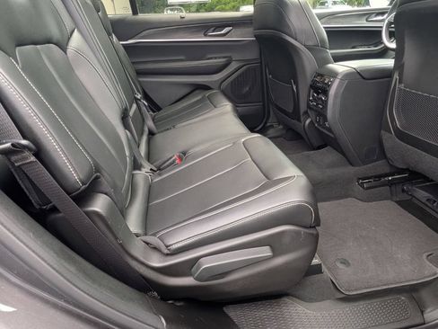 Used 2024 Jeep Grand Cherokee L Limited w/ Luxury Tech Group II AWD/4WD image 27