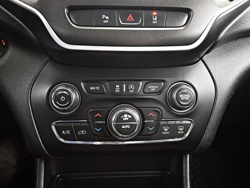 Used 2021 Jeep Cherokee Trailhawk w/ Trailer Tow Group image 16