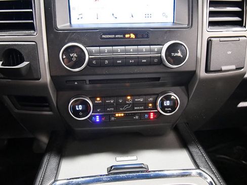 Used 2018 Ford Expedition Max XLT w/ Equipment Group 202A AWD/4WD image 25