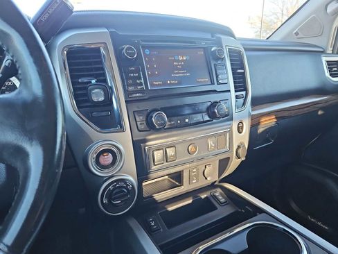Used 2017 Nissan Titan SL image 27