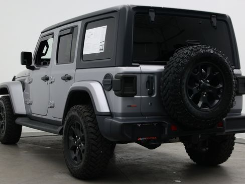 Used 2020 Jeep Wrangler Unlimited Sahara AWD/4WD image 5