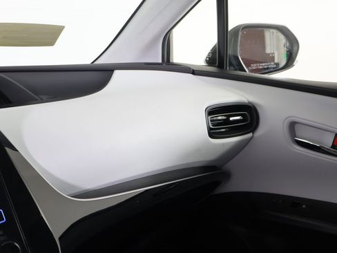 Used 2017 Toyota Prius Two w/ Carpet Mat Package image 7