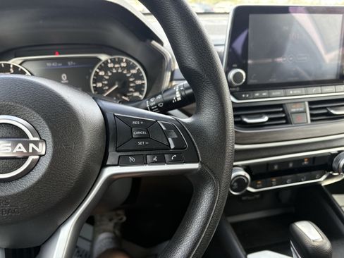Used 2025 Nissan Altima 2.5 SV FWD image 19
