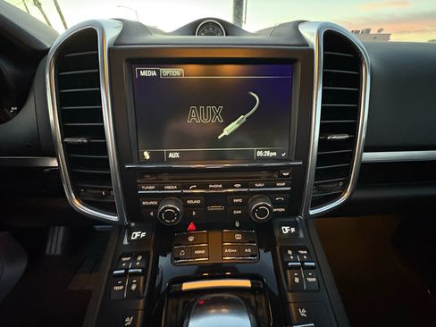 Used 2013 Porsche Cayenne S image 22