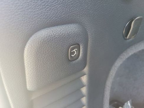 Used 2017 Jeep Grand Cherokee Overland image 11