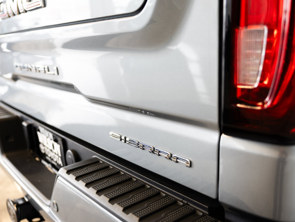 Used 2025 GMC Sierra 1500 Denali w/ Denali Reserve Package AWD/4WD image 9