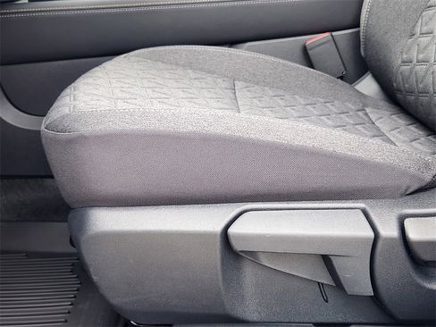 New 2025 Nissan Kicks SV image 18