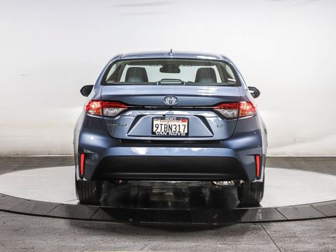 Certified 2025 Toyota Corolla LE FWD image 3