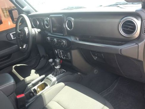 Used 2023 Jeep Wrangler Unlimited Sahara w/ Cold Weather Group AWD/4WD image 29
