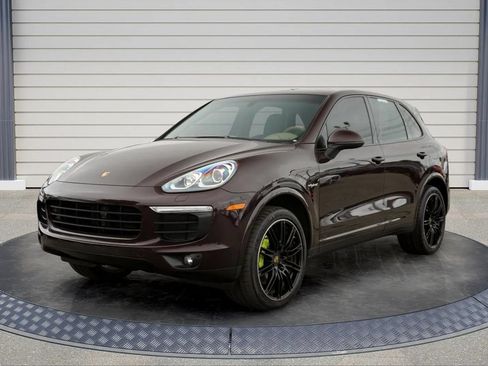 Used 2017 Porsche Cayenne S Platinum AWD/4WD image 3