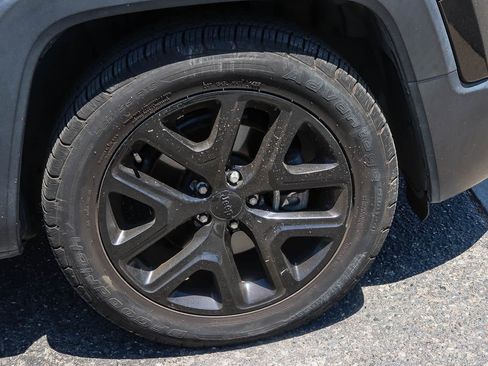Used 2017 Jeep Renegade Altitude FWD image 14