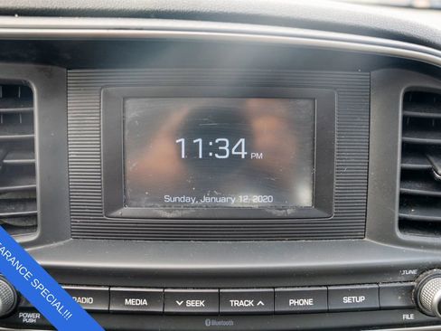 Certified 2020 Hyundai Elantra SE image 28