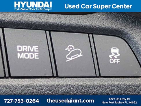 Used 2017 Hyundai Santa Fe SE FWD image 24