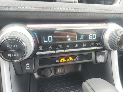 Used 2025 Toyota RAV4 XLE AWD/4WD image 12