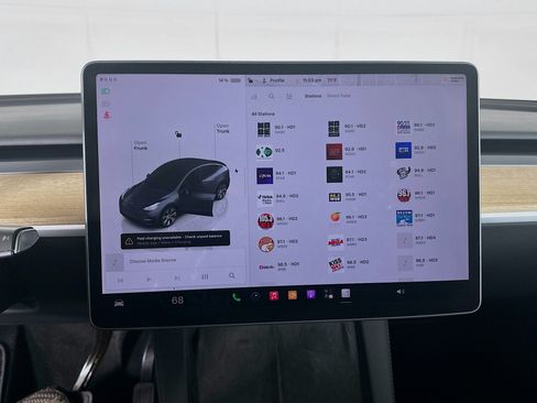 Used 2023 Tesla Model Y Long Range AWD/4WD image 18