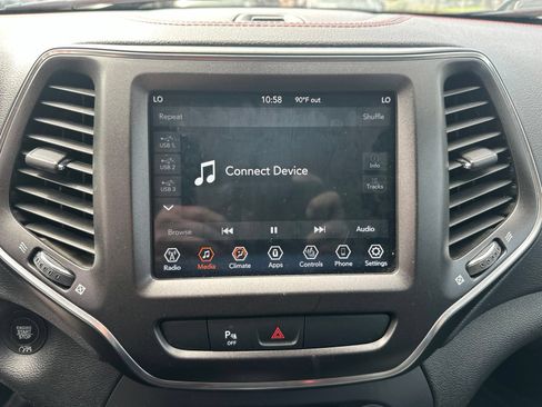 Used 2019 Jeep Cherokee Trailhawk w/ Cold Weather Group AWD/4WD image 34