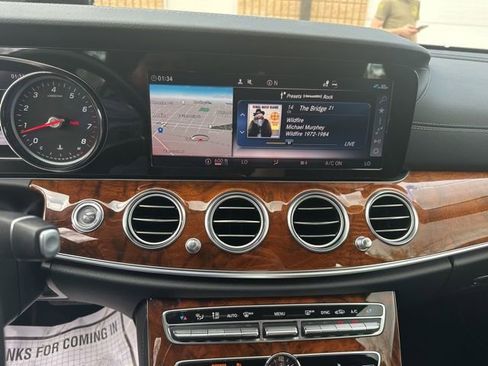 Used 2019 Mercedes-Benz E 300 4MATIC image 12