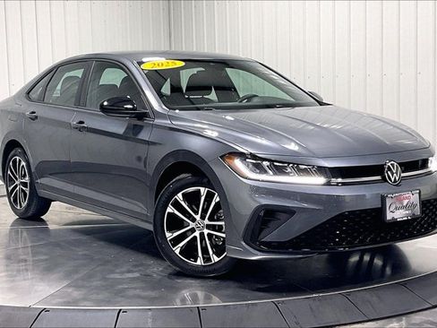 Used 2025 Volkswagen Jetta Sport FWD image 3