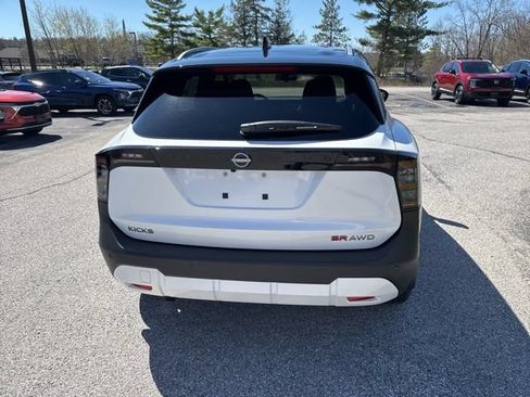 New 2026 Nissan Kicks SR w/ SR Premium Package AWD/4WD image 28