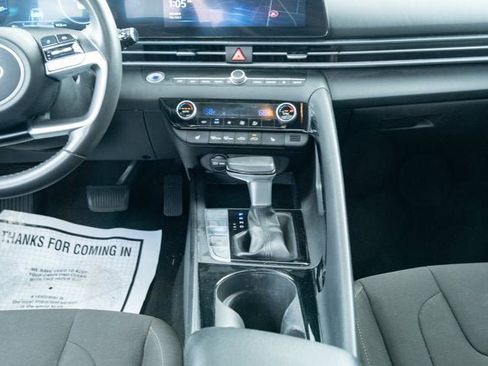 Used 2024 Hyundai Elantra SEL w/ Convenience Package FWD image 32