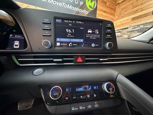 Certified 2023 Hyundai Elantra SEL image 18