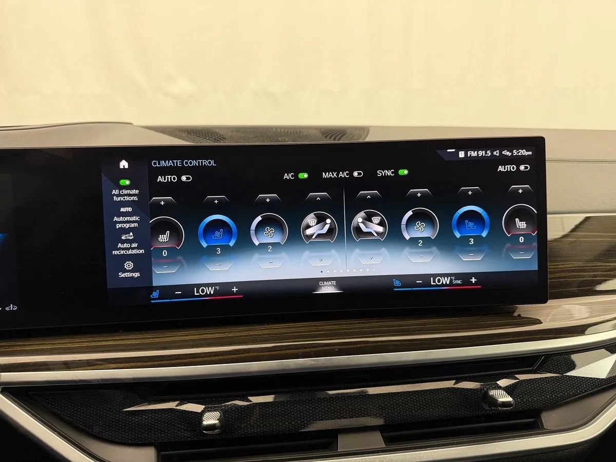 Used 2023 BMW X7 xDrive40i w/ Premium Package AWD/4WD image 44