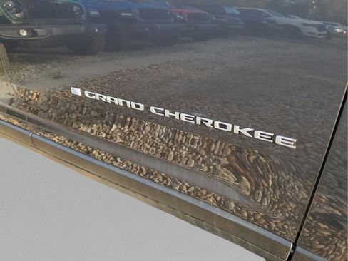 New 2025 Jeep Grand Cherokee L Laredo w/ Luxury Tech Group I RWD image 30