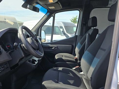 Used 2025 Mercedes-Benz Sprinter 2500 image 23