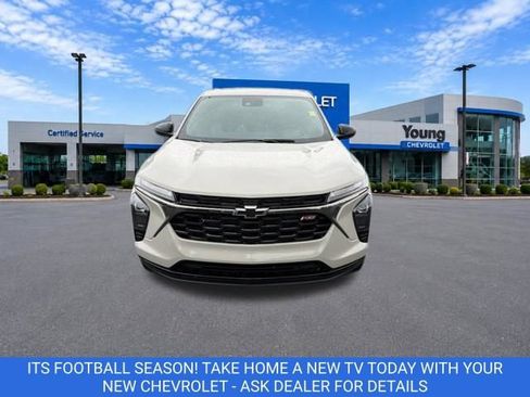 New 2026 Chevrolet Trax RS w/ Sunroof Package FWD image 2