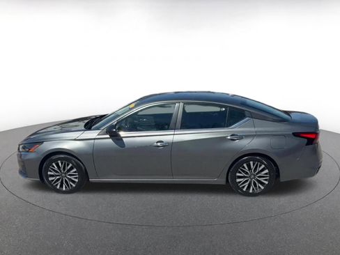 Used 2025 Nissan Altima 2.5 SV image 9