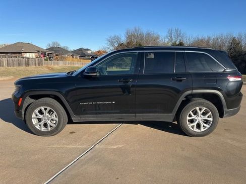 Used 2024 Jeep Grand Cherokee Limited AWD/4WD image 2