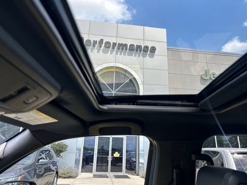 Used 2022 Nissan Frontier PRO-4X w/ Pro-4X Premium Package AWD/4WD image 26