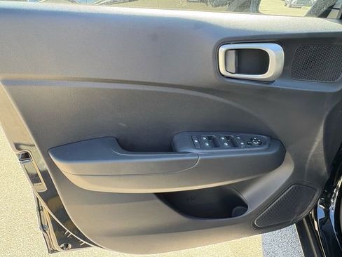 New 2026 Hyundai Venue SE image 9