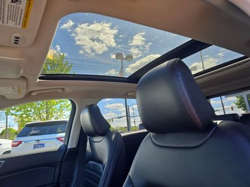 Certified 2023 Ford Edge SEL w/ Convenience Package AWD/4WD image 11