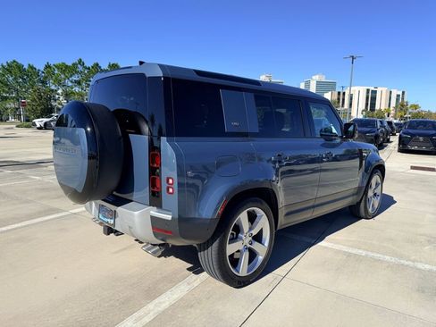 Used 2024 Land Rover Defender 110 SE image 3