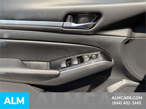 Used 2025 Nissan Altima 2.5 SR FWD image 26