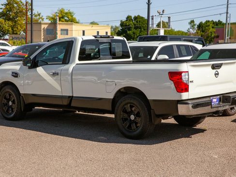 Used 2017 Nissan Titan SV RWD image 7