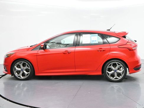 Used 2016 Ford Focus ST FWD image 5