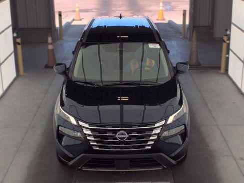 Certified 2025 Nissan Rogue SV FWD image 3
