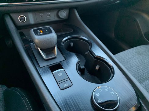 Used 2023 Nissan Rogue SV image 41