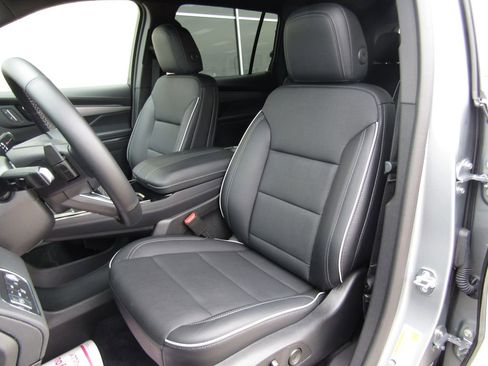 Used 2025 Buick Enclave Preferred image 25