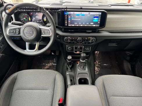 Certified 2025 Jeep Wrangler Unlimited Sahara w/ Safety Group AWD/4WD image 14