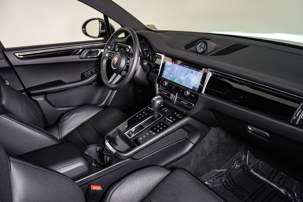 Certified 2026 Porsche Macan AWD/4WD image 14