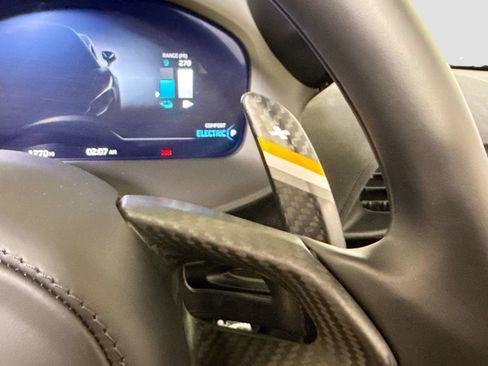 Used 2025 McLaren Artura Spider RWD image 19