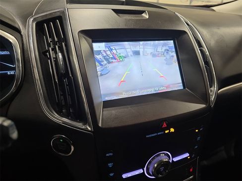Used 2020 Ford Edge Titanium image 24