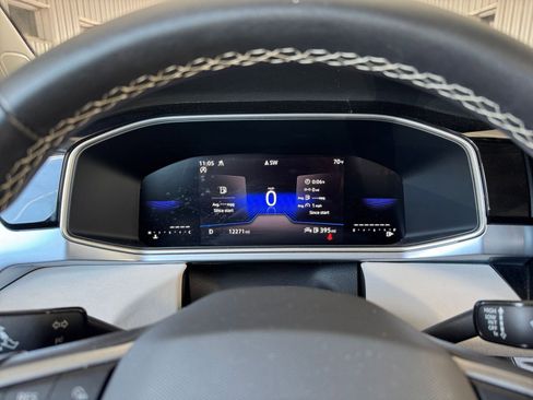 Used 2025 Volkswagen Taos SE image 40